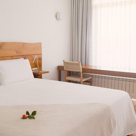 Hotel A Miranda Feás エクステリア 写真