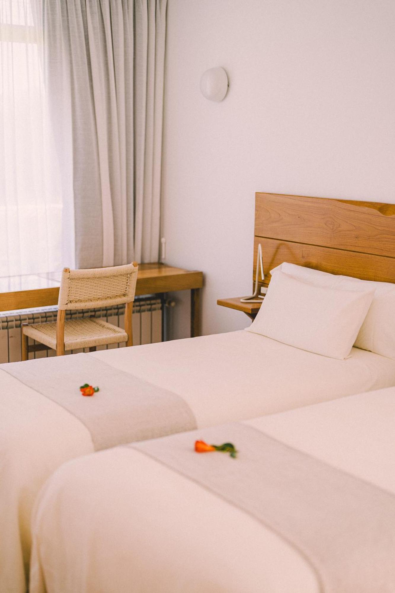 Hotel A Miranda Feás エクステリア 写真