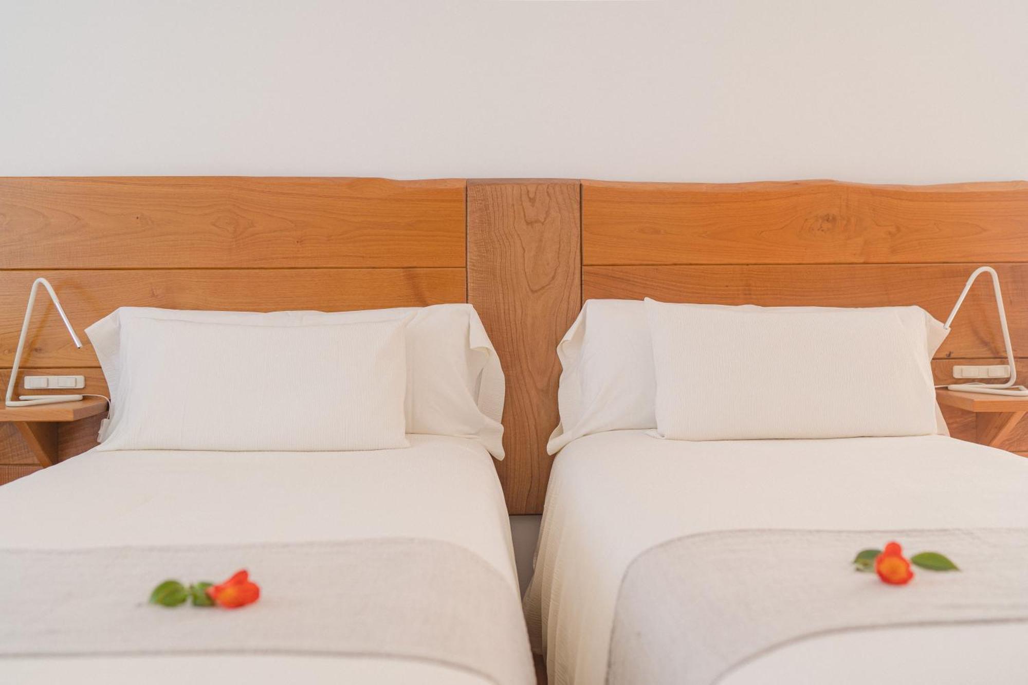Hotel A Miranda Feás エクステリア 写真