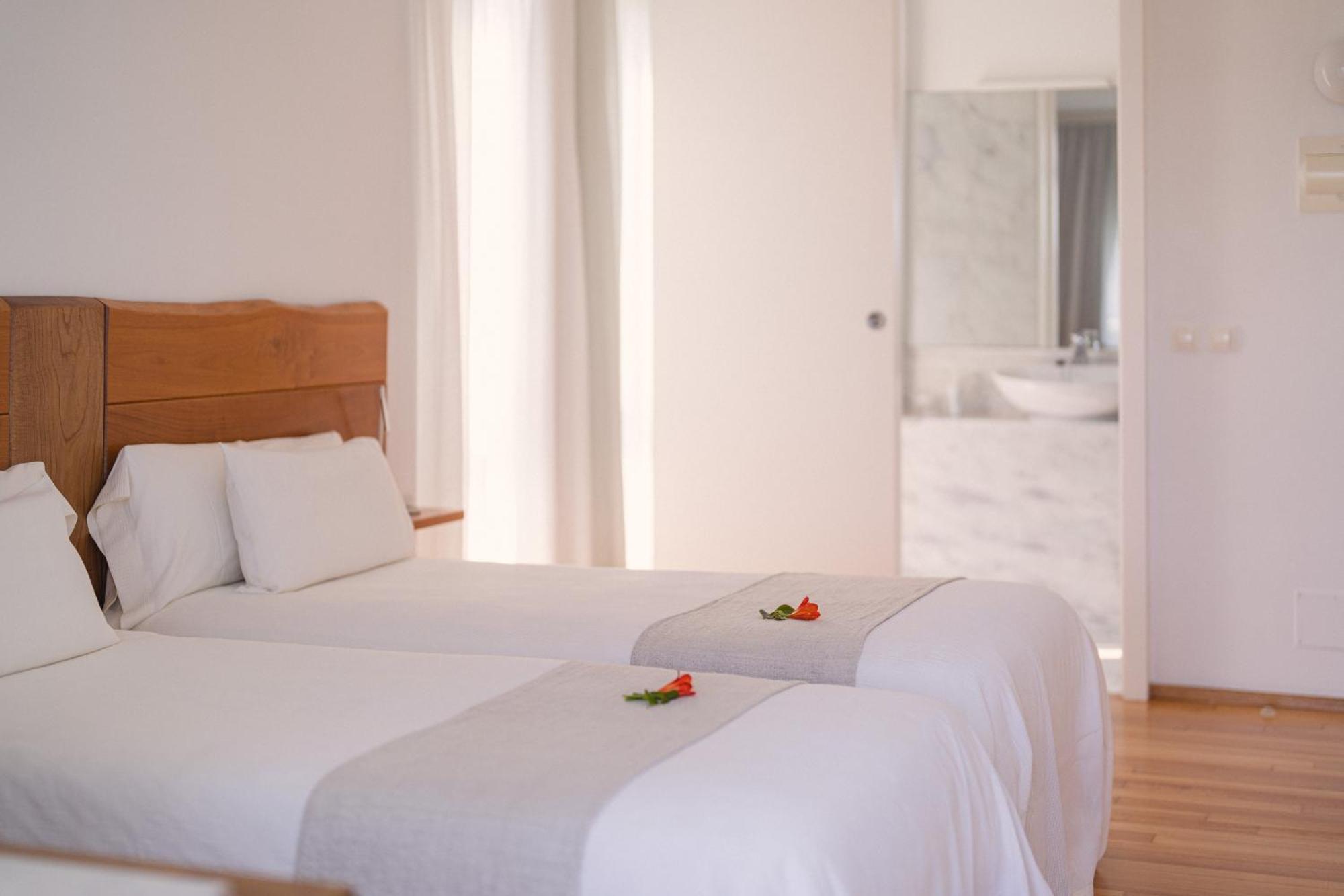 Hotel A Miranda Feás エクステリア 写真
